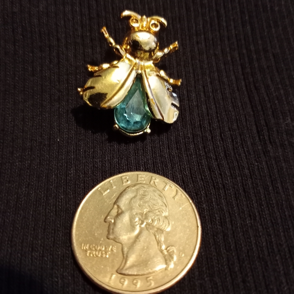 Aquamarine gem bumblebee brooch